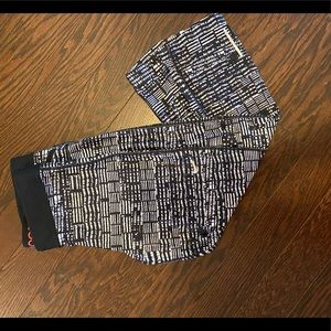 NIKE Cropped legging- Like New!